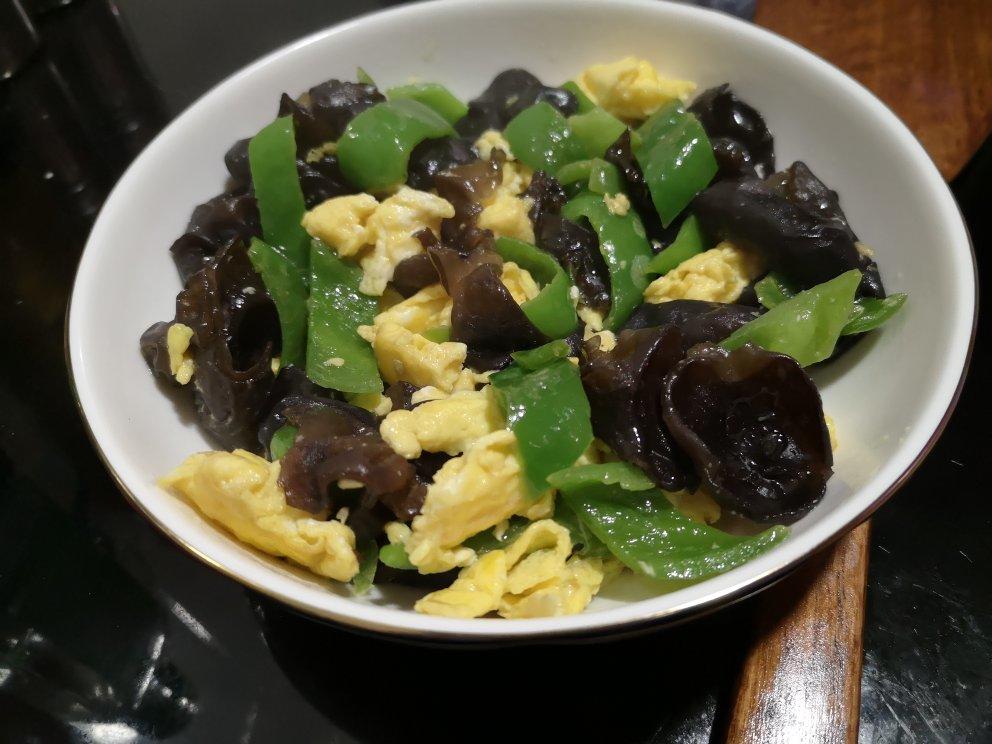 黑木耳青椒炒鸡蛋（营养又下饭）