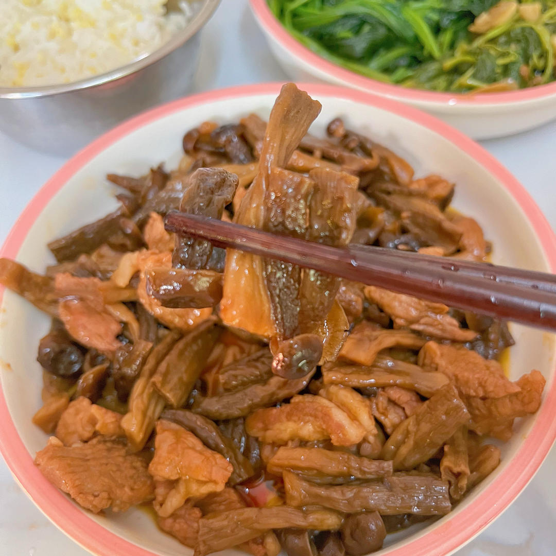 大师菜谱|鹿茸菇焖鸡翅