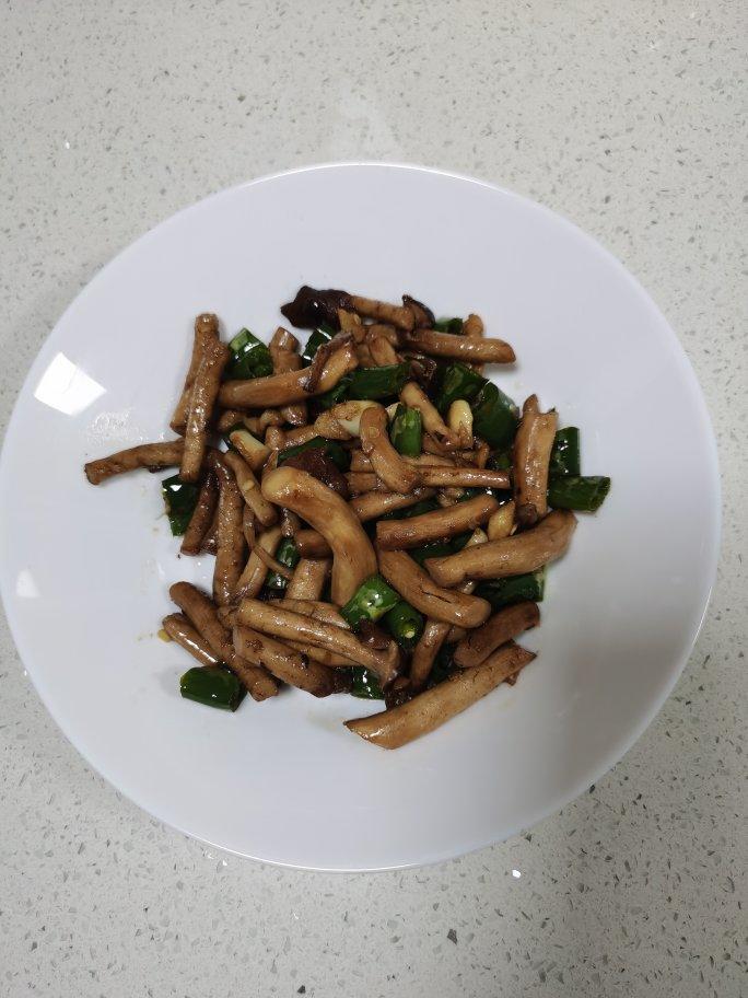 【快手菜】青椒炒茶树菇