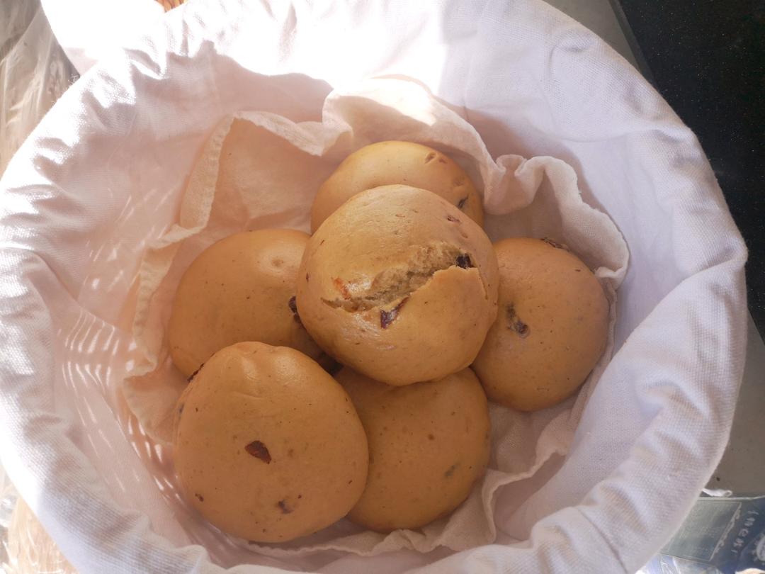 黑糖红枣加一起蒸馒头，好吃又养颜，赶紧试试