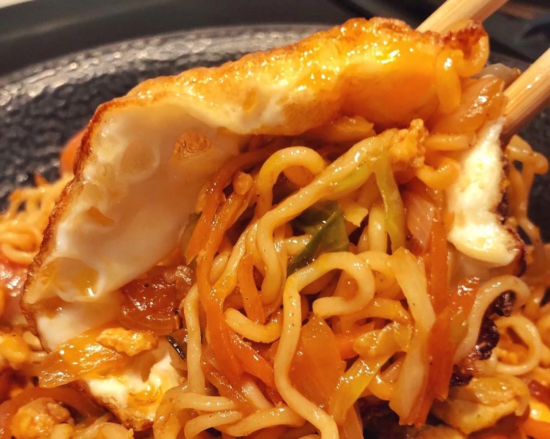 普通炒面 和 网红烫饭 和 黄金蛋炒饭