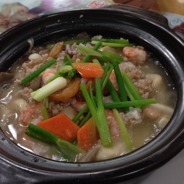 鲜虾蘑菇豆腐煲
