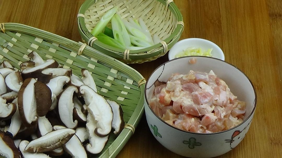 香菇滑鸡 很简单的做法