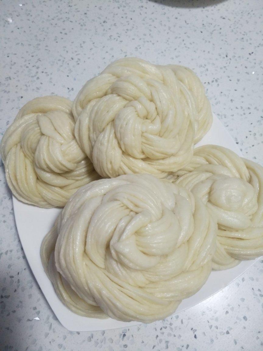 手把手教你蒸既简单又好看又好吃的花花朵🌺花卷（动图图解，一次发酵）
