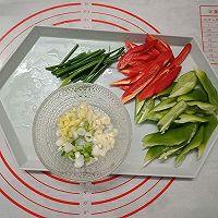 青红椒炒肥肠的做法 步骤4