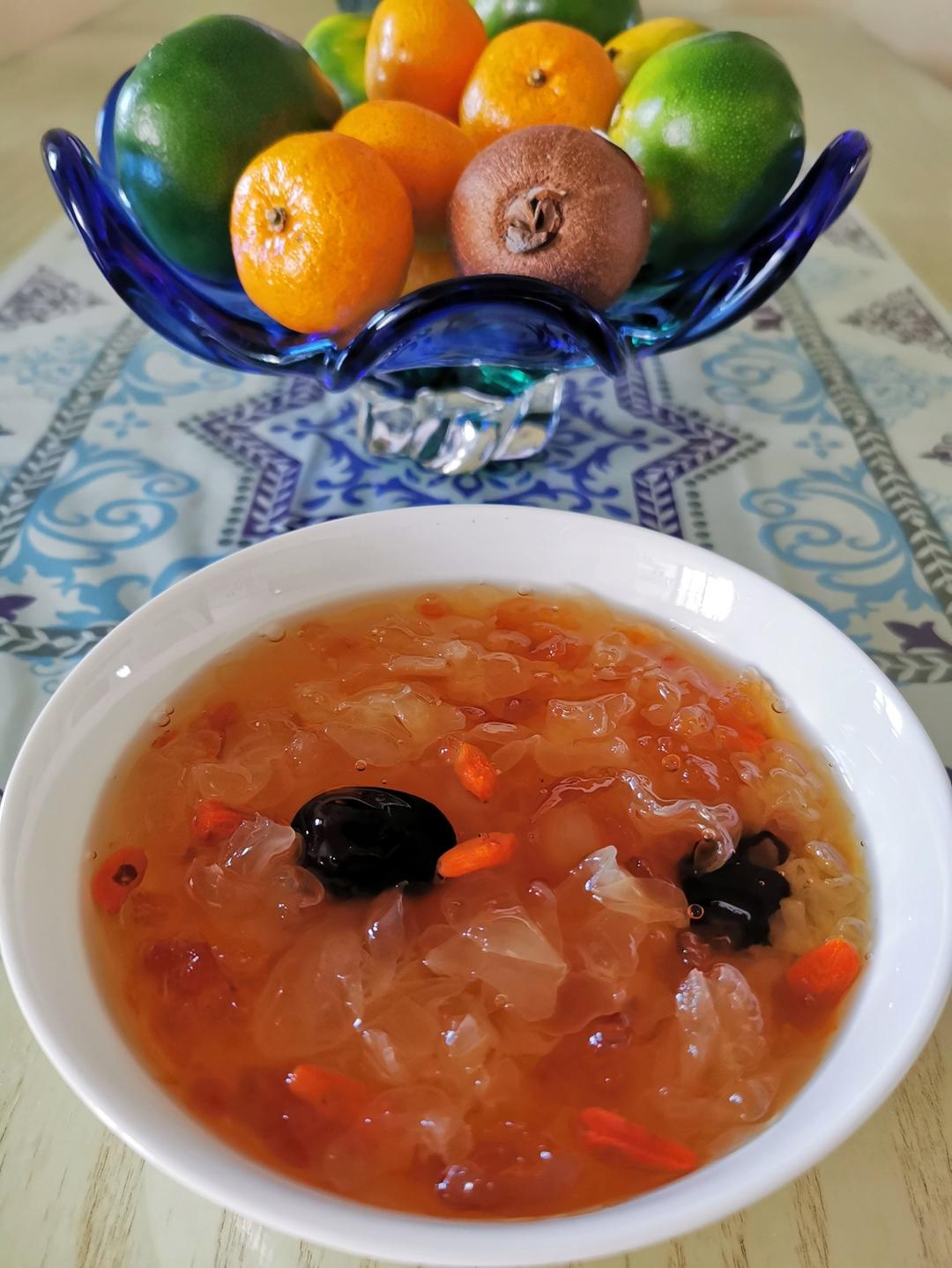 【桃胶养颜糖水】