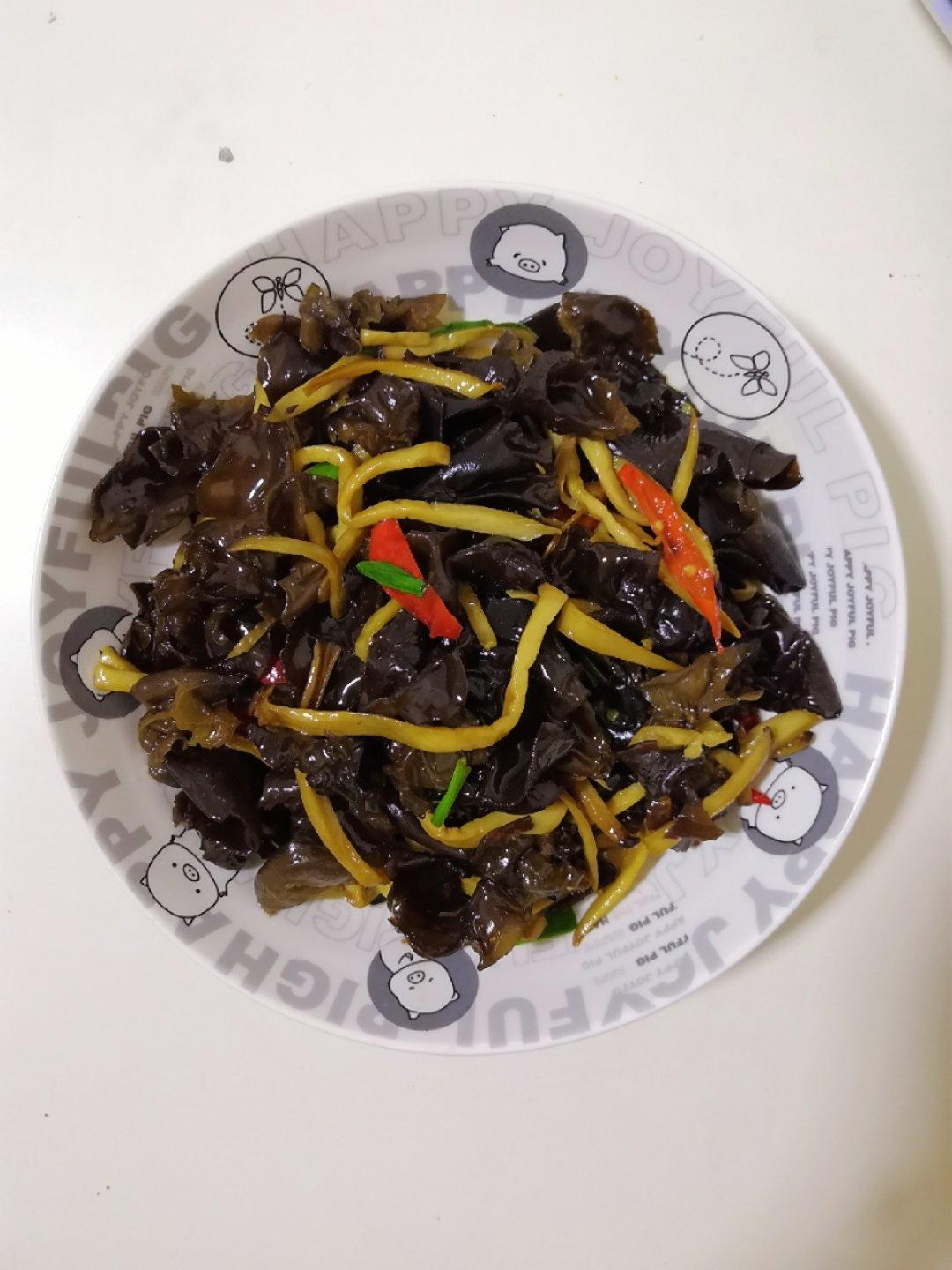 厨师长教你：“小炒黑木耳”的家常做法，味道口感很不错，收藏了