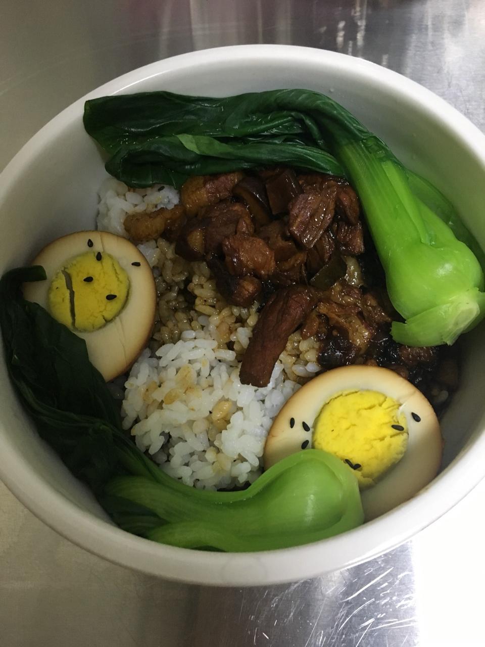 洋葱酥卤肉饭