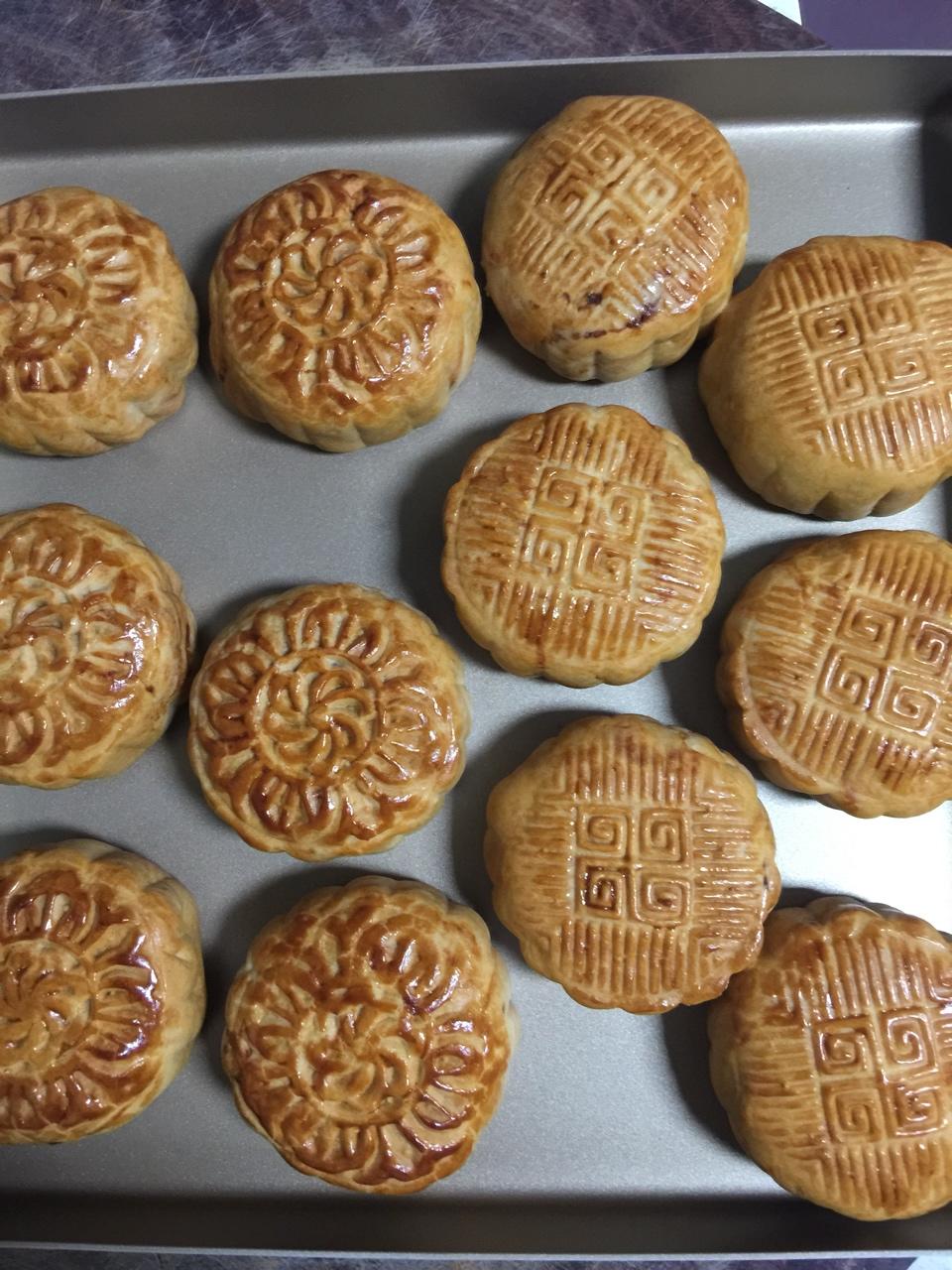 广式月饼—蛋黄莲蓉月饼