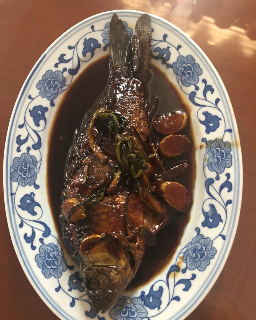 小葱烤鲫鱼