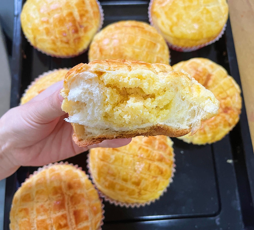 好吃到炸裂的港式菠萝包（附带制作酥皮的小视频）