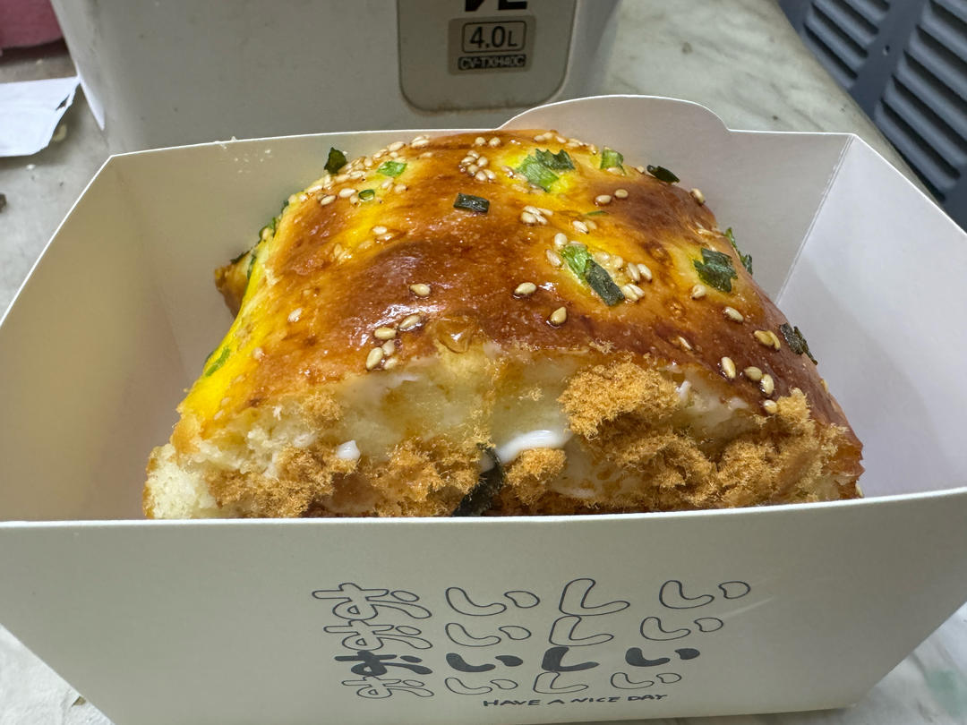 小美肉松面包卷