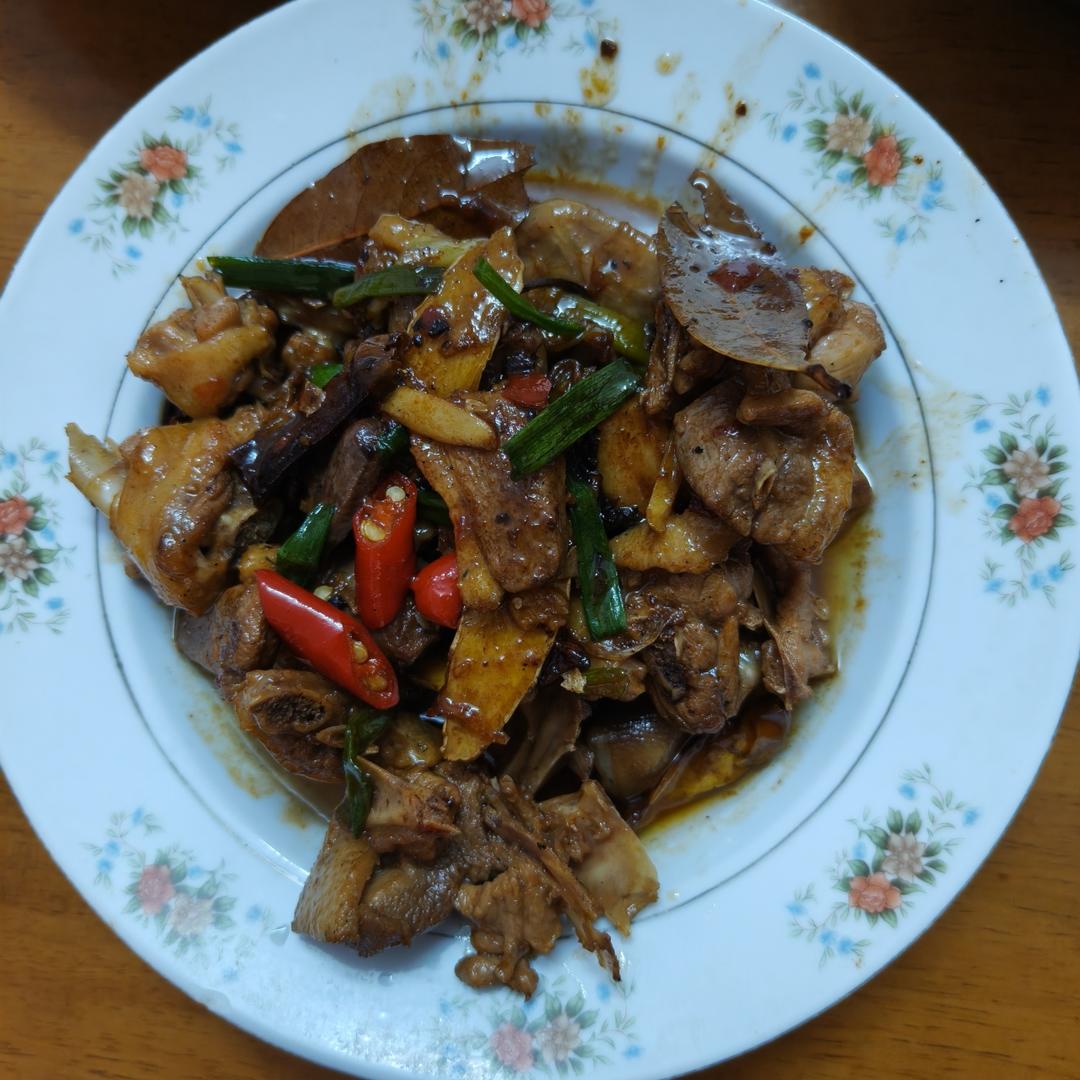 传统正宗的啤酒鸭配方和做法，鲜嫩香浓，只需炒千万不要焯水