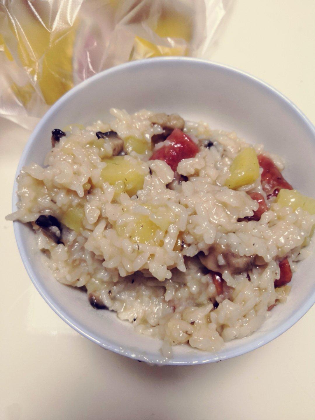 香菇腊肠土豆焖饭