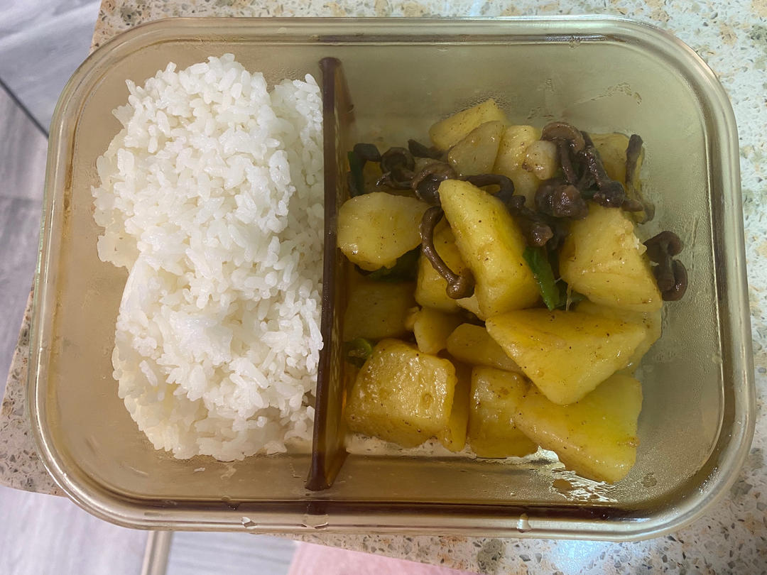 土豆片炒蘑菇
