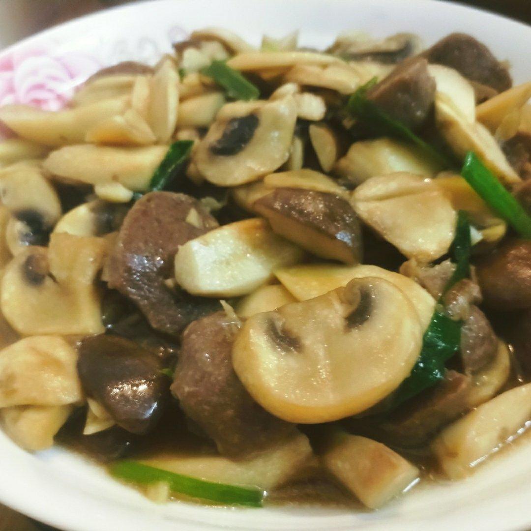 蚝油草菇