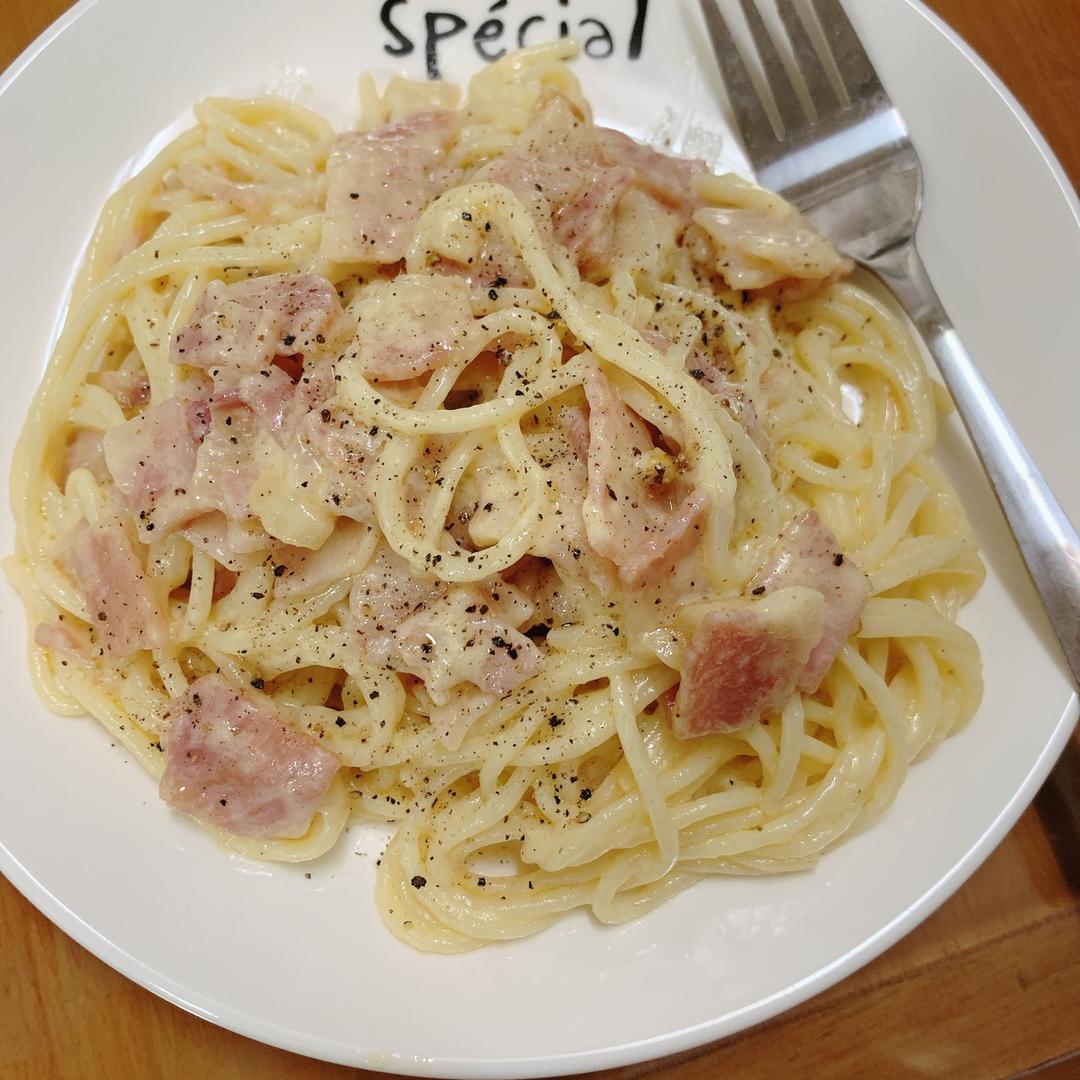 奶油培根意大利面