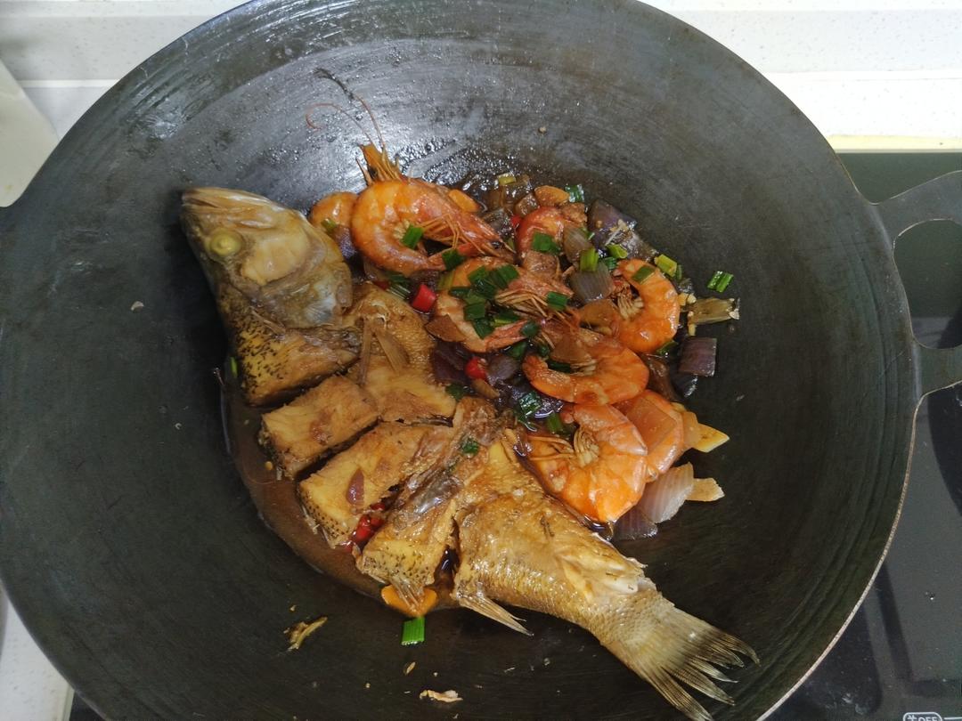 鲜虾鲈鱼煲(鲜掉眉毛)