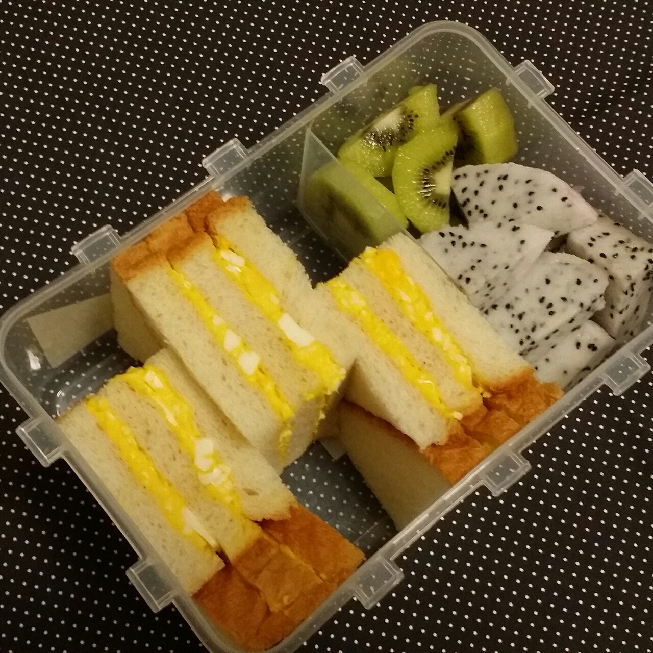 鸡蛋三明治