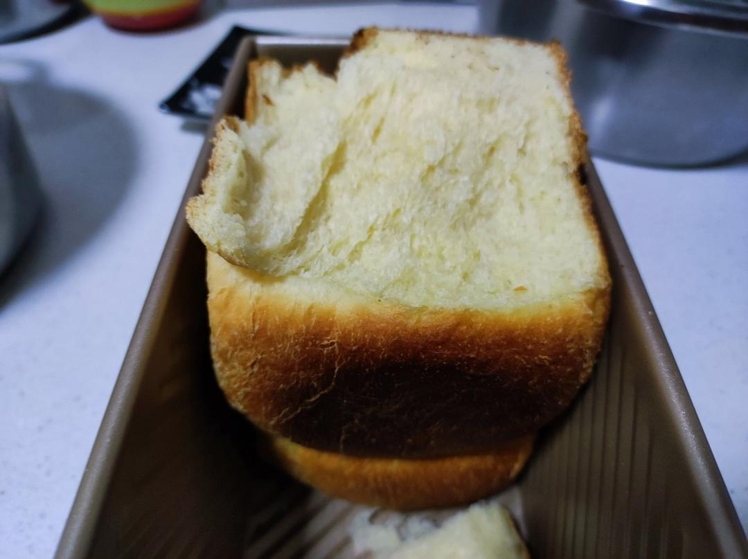 做一次就成功的牛奶吐司面包（手和面揉出手套膜）最后附全麦吐司