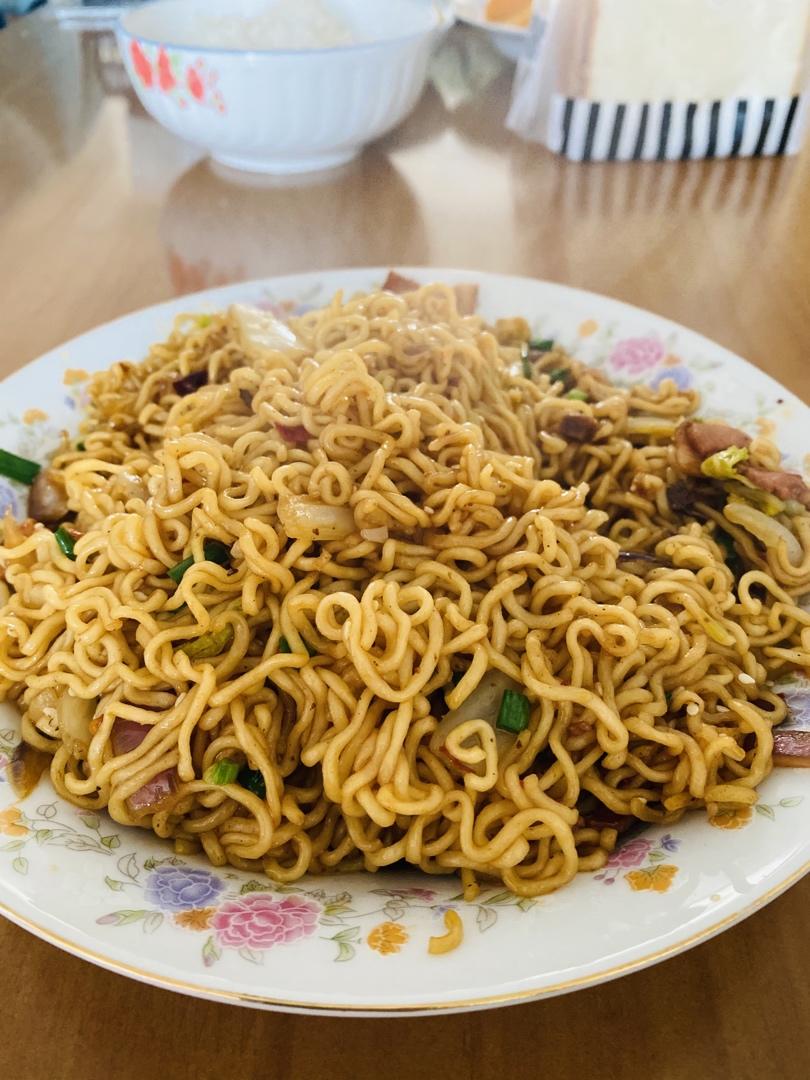 夜宵首选炒泡面