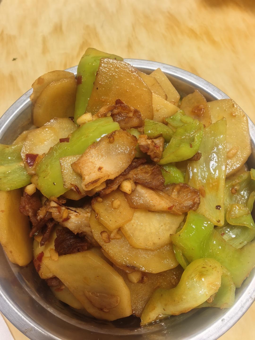 五花肉干煸土豆片