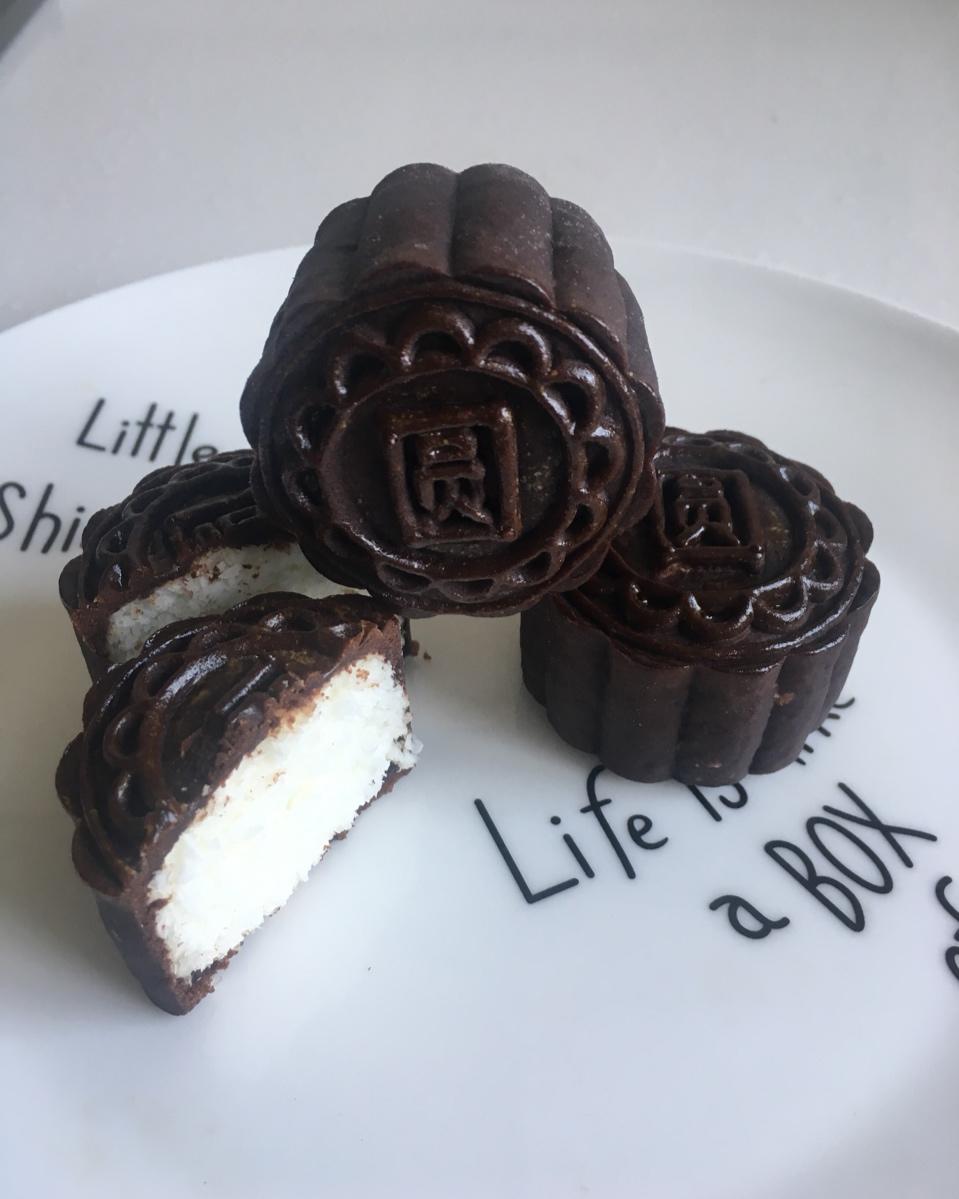 巧克力椰蓉月饼（黑白配）