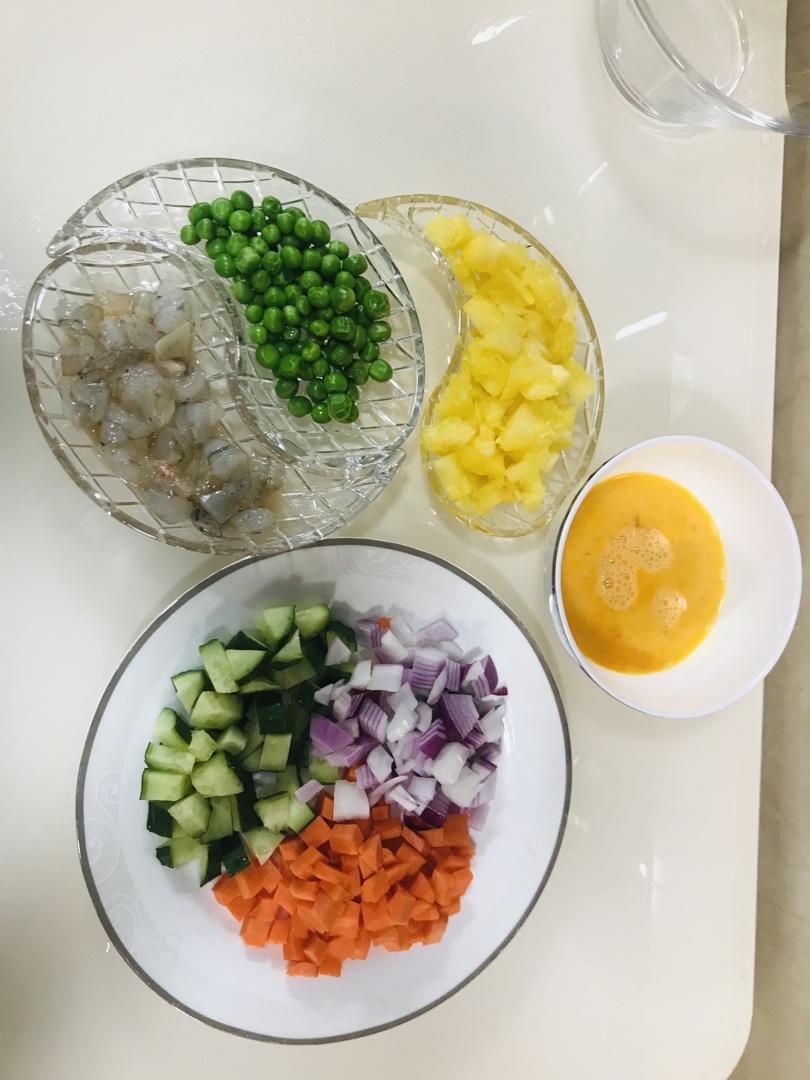 虾仁菠萝炒饭