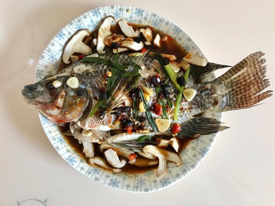 过年餐桌上少不了的菜——清蒸罗非鱼