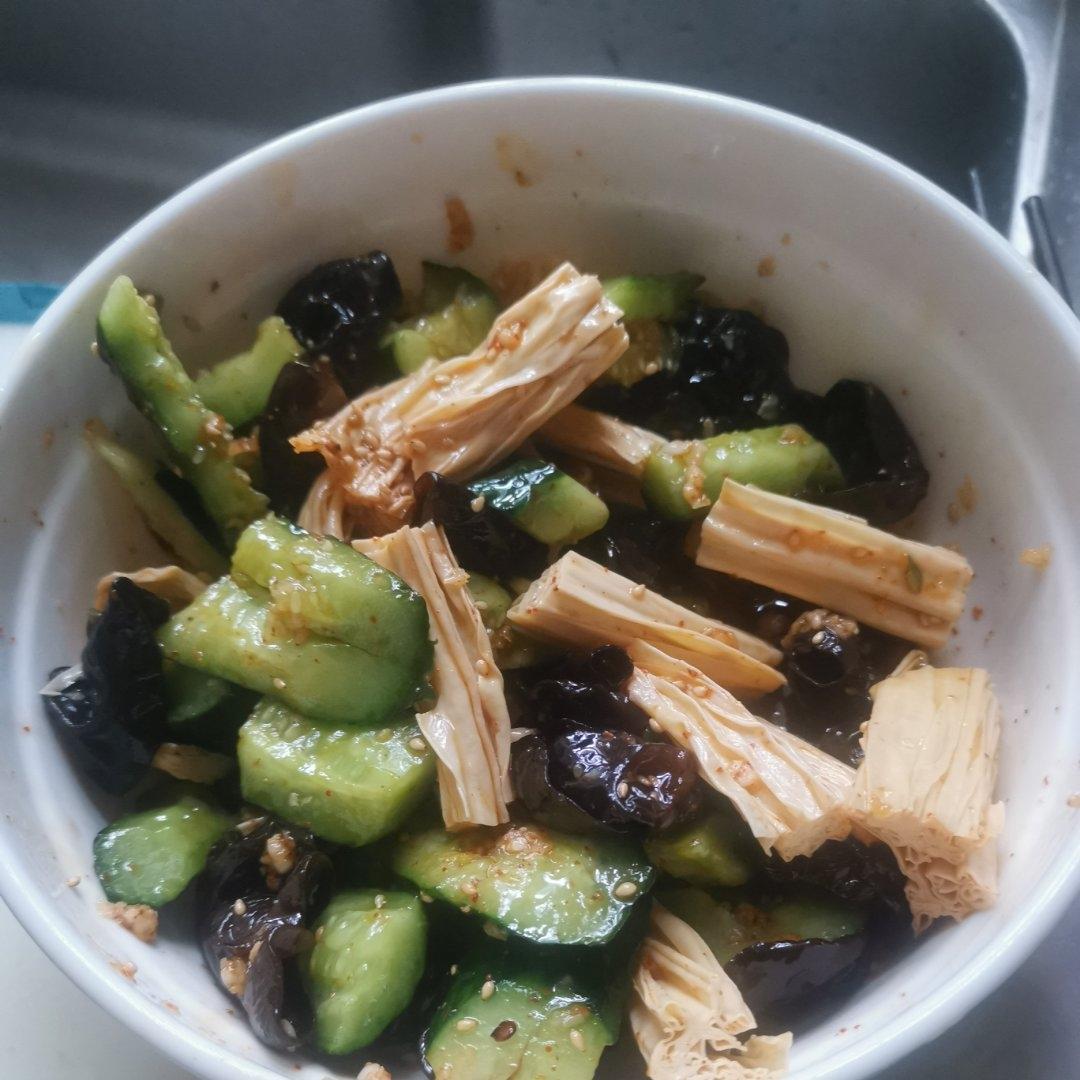 凉拌（腐竹木耳黄瓜）