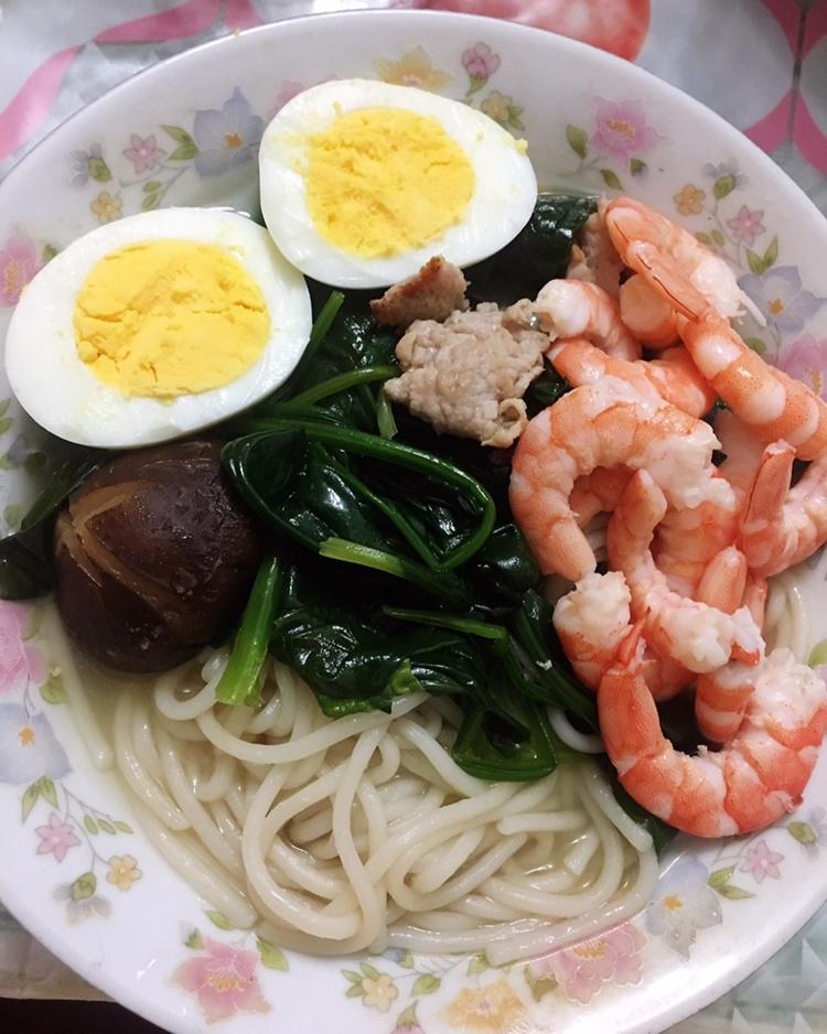 菠菜鲜虾竹升面
