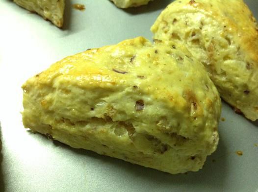 皮皮家的健康早餐—奶酪洋葱午餐肉司康（酵母版）的做法