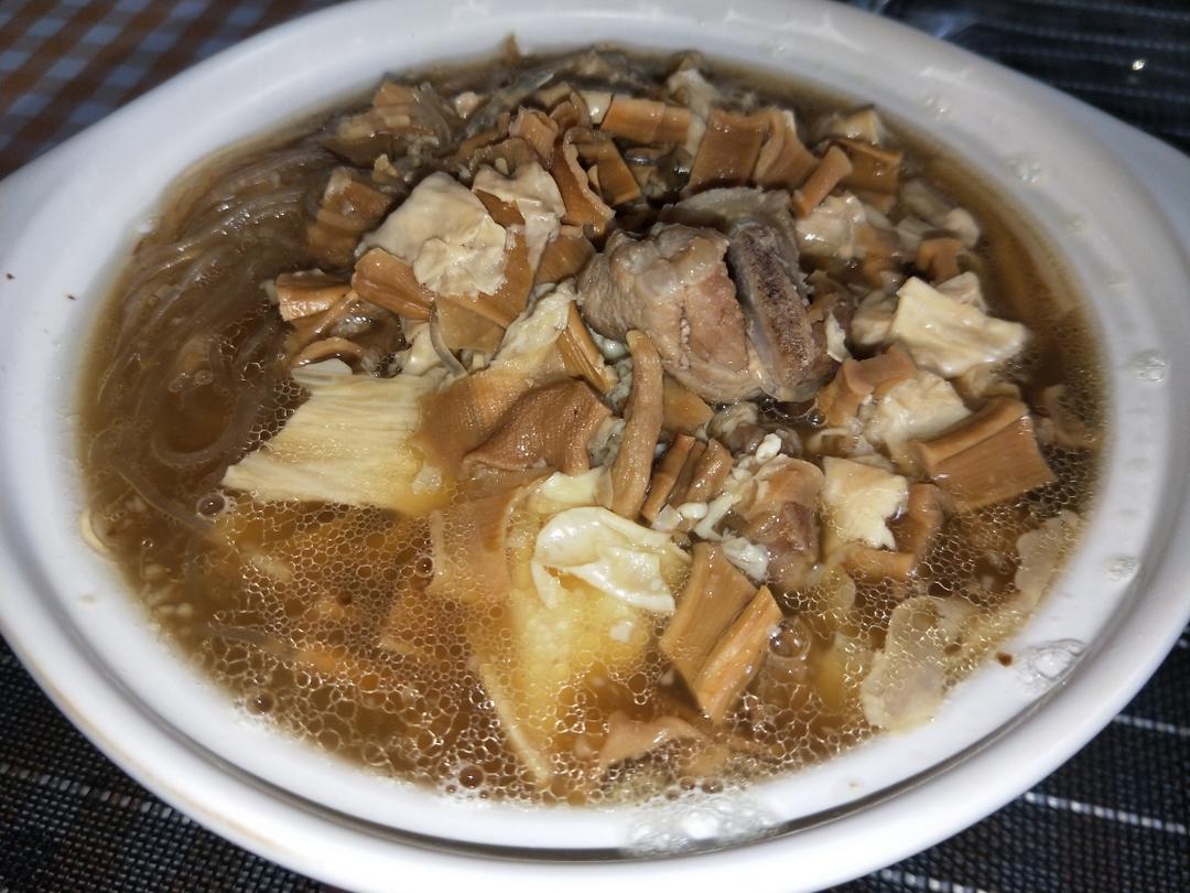 「超详细」腐竹笋干排骨粉丝煲|超级鲜香的做法
