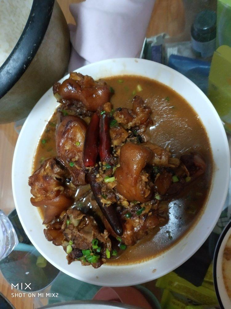 美味的家常菜：红烧猪蹄