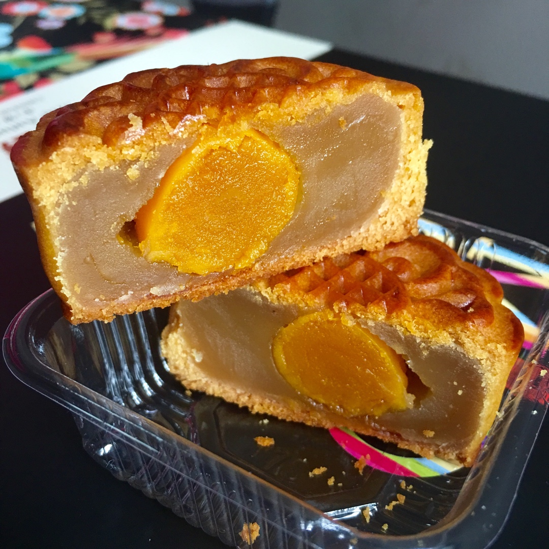 广式月饼——蛋黄莲蓉月饼