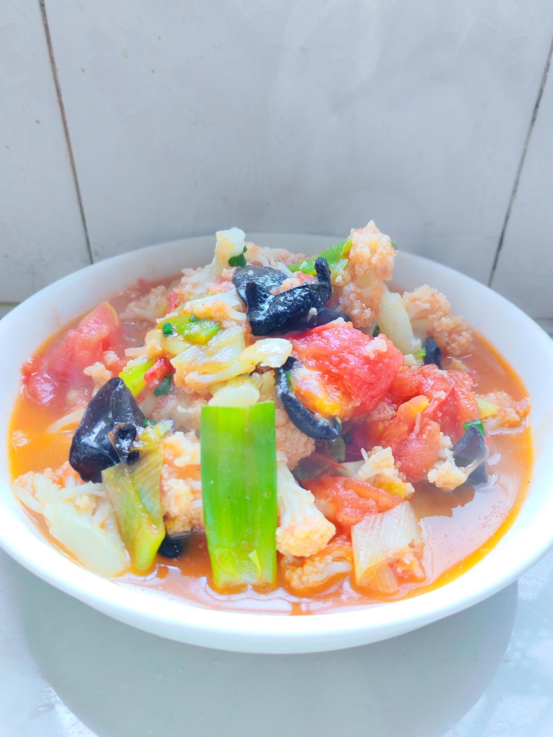 挑战新搭配柱侯酱番茄炒花菜会是一种怎样的口感？