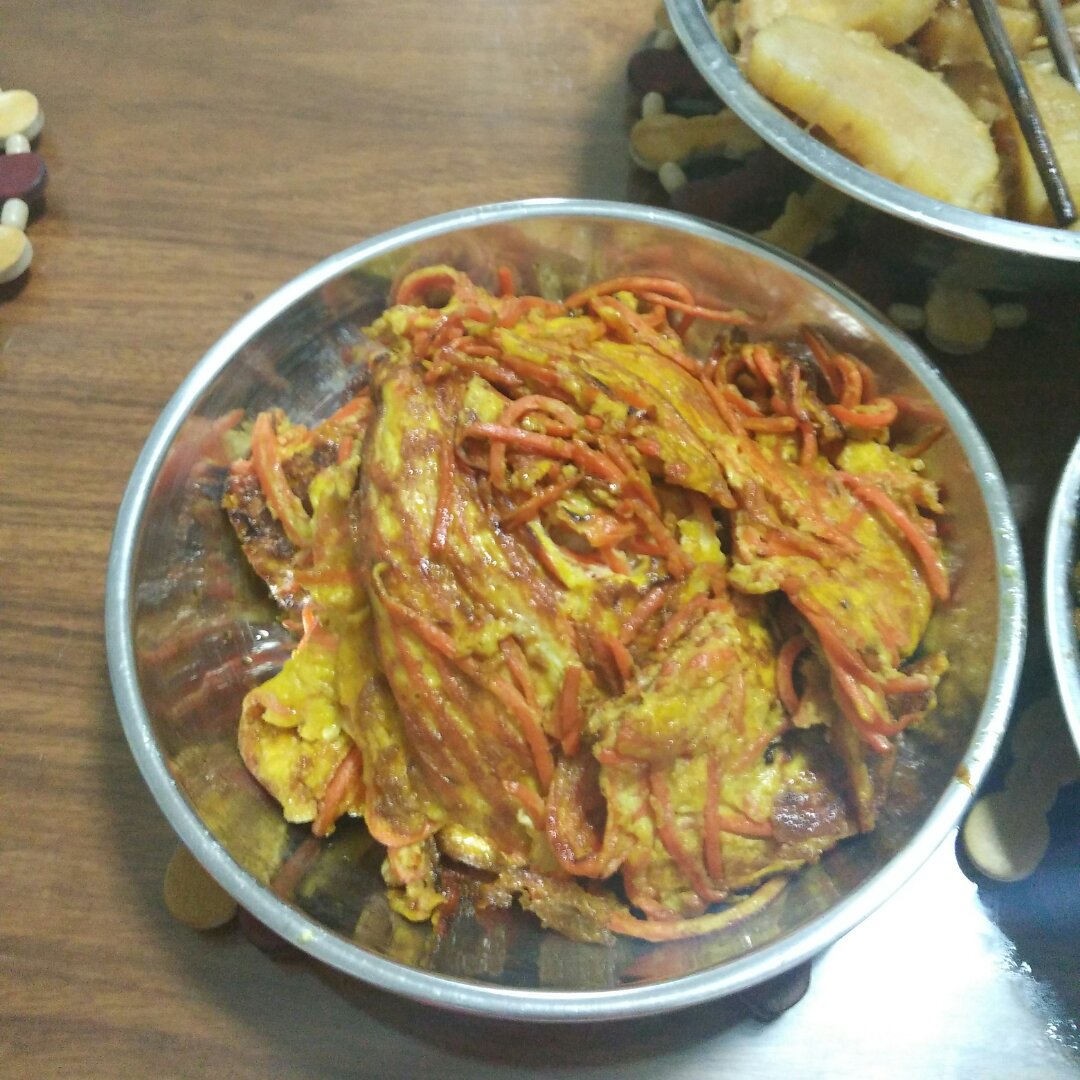 小妮子在厨房各种瞎折腾