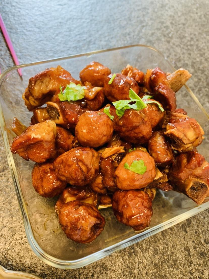 孩子的虎皮蛋红烧小排的做法