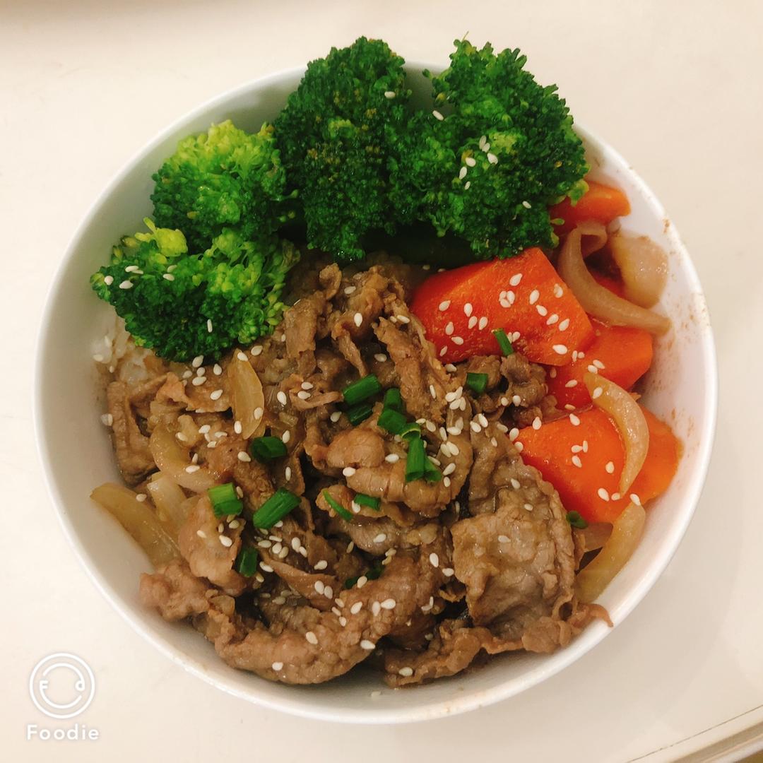 日式肥牛盖饭