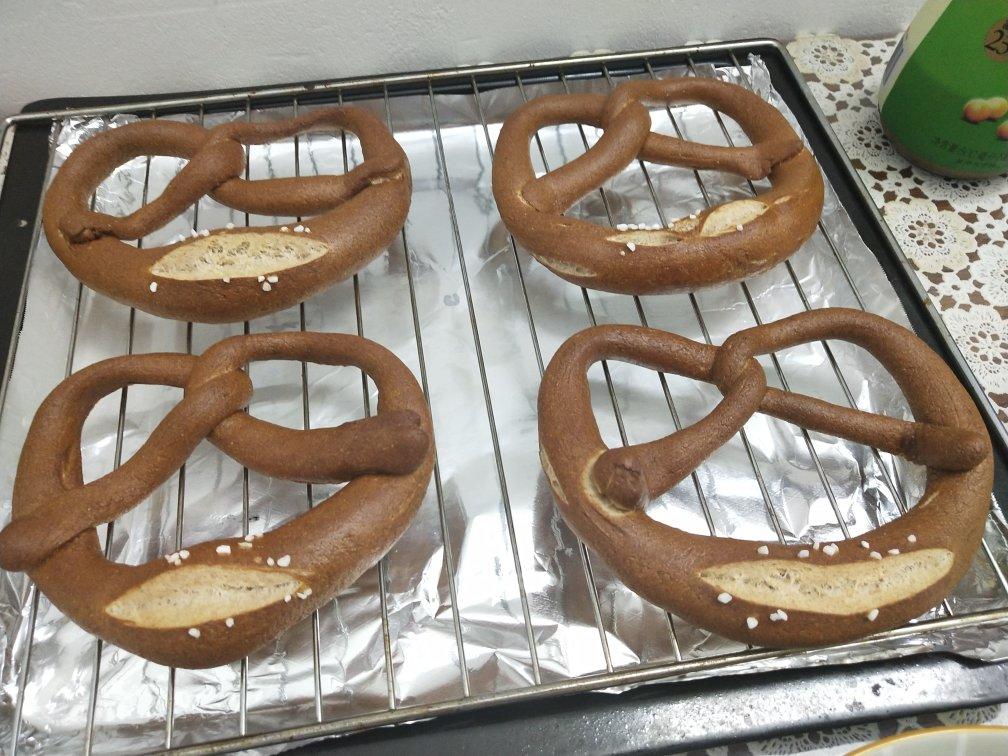 最详细的碱水包 【德国结面包 布雷结面包】有关碱水面包Brezel的一切 Bretzel Brezen Pretzel