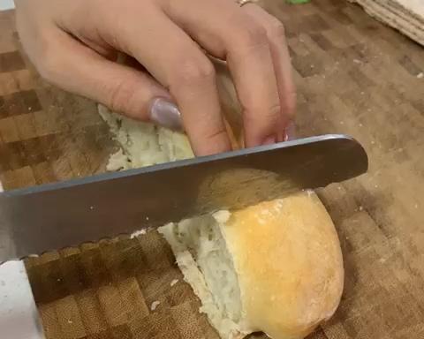 多余的披萨饼面团面包