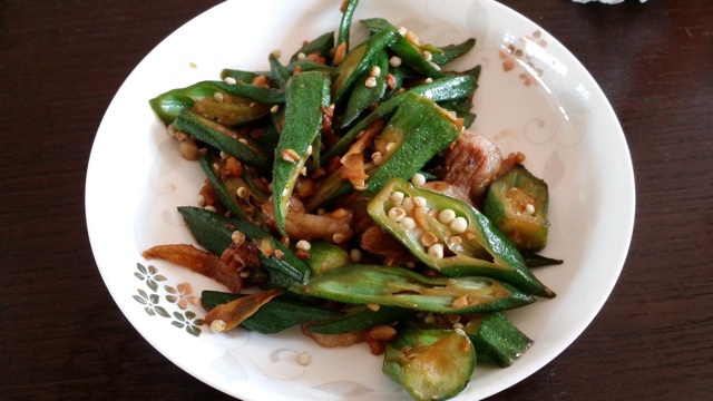 五花肉炒秋葵