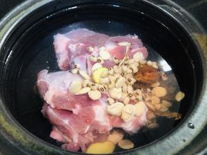 清热润肺燥的霸王花扁豆排骨汤的做法 步骤4