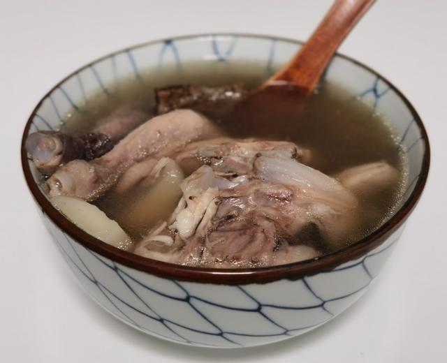 绿豆淮山煲鸽汤的做法