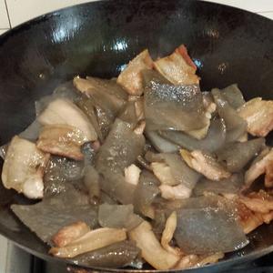 苕皮蒜苗回锅肉（超下饭）的做法 步骤2