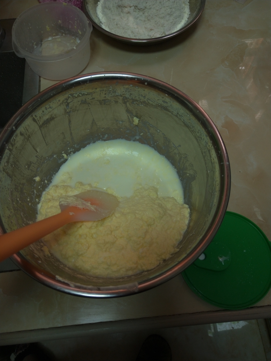 自制黄油打蛋器就能操作的做法 步骤3