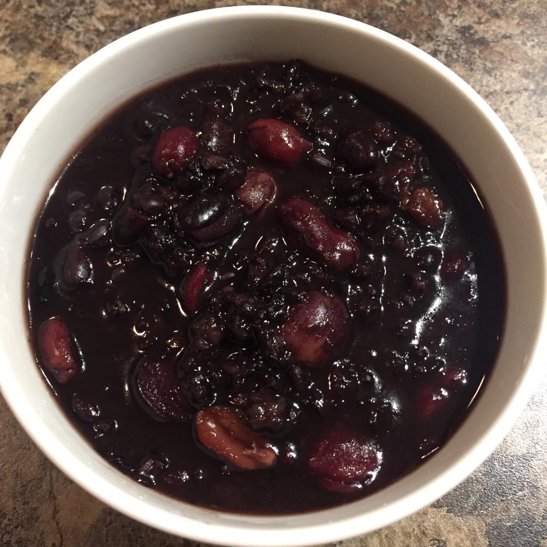 rourourou做的补肾黑米粥