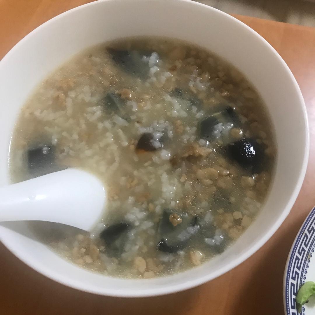 堂妈小厨——超好喝的皮蛋瘦肉粥