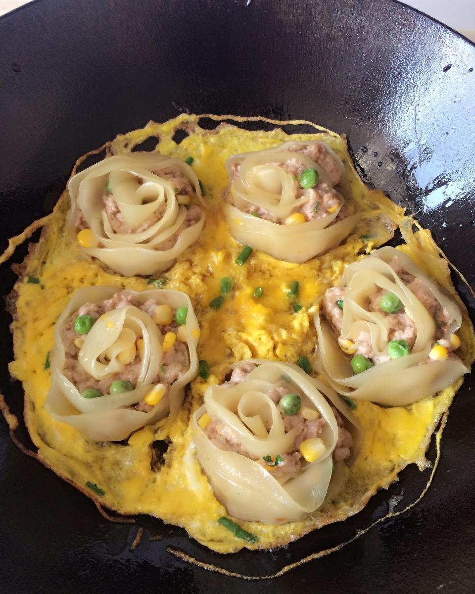 玫瑰花抱蛋煎饺