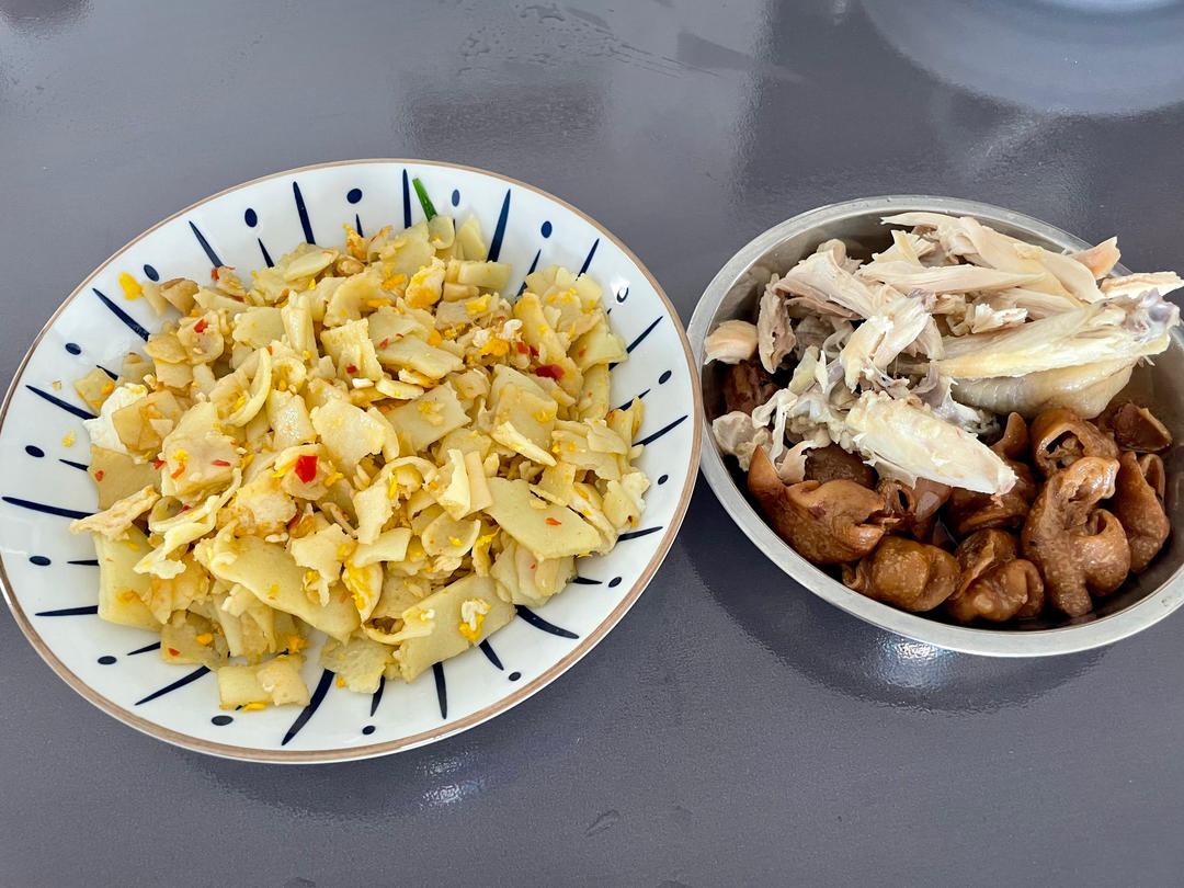 蒜苗炒腊肉绿豆皮